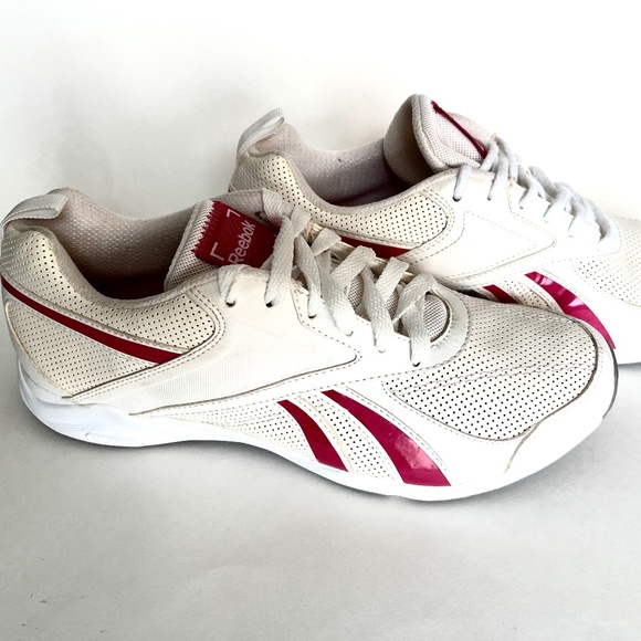 !! - Reebok Sneakers Size 8 in like New Condition - Picture 4 of 10